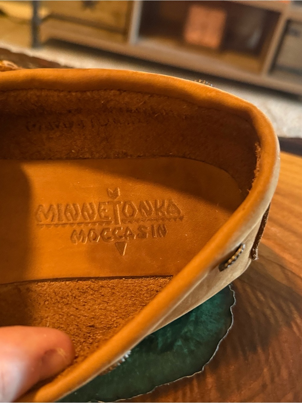 Women’s Tan Minnetonka Soft Suede Slip On Moccasin Loafers - Sz 10 - Pre Loved! - Picture 7 of 9